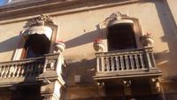 Wunderschöne Balkone in der Innenstadt von Taormina