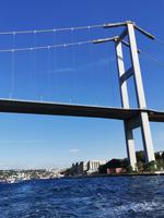 Die gigantischen Brücken erinnern an San Franzisco