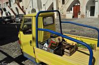 Impressionen aus Procida - eine Ape - natürlich mit Olivenöl und frischen Bohnen - wir sind in Süditalien!