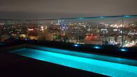 cooler Pool auf der Dachterrasse