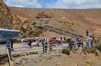 kleiner Markt mit Aussichtspunkt auf 4220 Höhenmetern