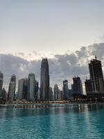 Vor der Dubai Mall