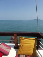 Fahrt mit einem Holz-Motorsegler in der Phang Nga Bay