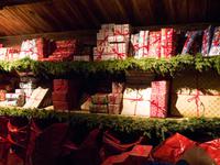 Julklappar, verpackte Geschenke im Skansen