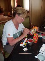 Matrjoschka Anmalen auf dem Schiff