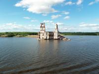 Die berühmte überflutete Kirche