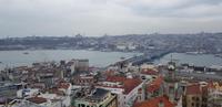 Blick von der Galerie des Galata Turms auf die Galata Brücke