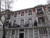 Beeindruckende Häuserfassaden auf dem Weg zum Akropolis-Museum