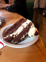 Ein Soooo großes Stück Torte hatte kaum einer erwartet! 