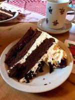 Ein Soooo großes Stück Torte hatte kaum einer erwartet! 