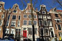 Amsterdam - Traditioneller Straßenzug entlang der Grachten