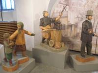 21 Annaberger Bürgerleben in Holz geschnitzt