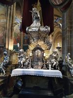 Das Grabmal des hl. Johannes von Nepomuk im Prager Veitsdom