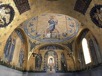 Eine der Kapellen des Kloster der Heiligen Odile, mit Mosaiken bedeckt.