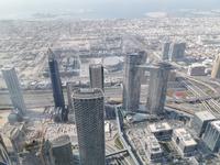 Blick auf Dubai vom Burj Khalifa, ist immer diesig durch den Sand in der Luft, Dubai