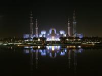 Sheikh Zayed Moschee bei Nacht 