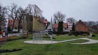 Kamien Pomorski- Orgeldenkmal vor der Kirche