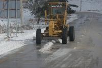 Schneepflug hat gerade Pause - Winterlandschaft auf dem Weg nach Petra