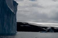 Eisberge und Eisschollen im Antarctic Sound
