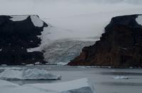 Eisberge und Eisschollen im Antarctic Sound
