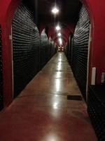 Der lange Gang mit den Flaschen