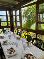 Kreolisches Mittagessen mit Meerblick ...