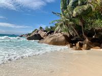 Die eindrucksvollen Granitfelsen am Anse Lazio