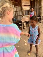 Wir verschenken Kinderkleidung in Madagaskar