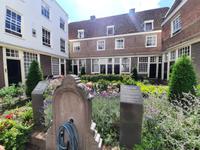 Flusskreuzfahrt mit A-ROSA FLORA •  Sint Andrieshofje in Amsterdam