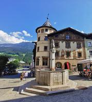 Markt Berchtesgaden mit Brunnen