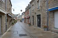 morgentliche Gasse in Concarneau