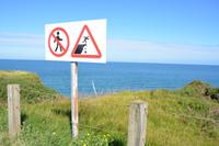 Achtung Betreten verboten - brüchige Küstenlandschaft