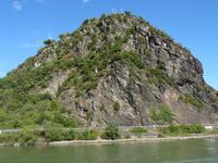 Fahrt durch das Obere Mittelrheintal - Loreley Felsen