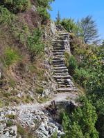 Über Stock und viel Stein führen unsere Wege ... typisch tessinerisch