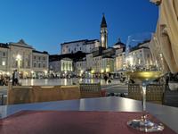 Wein mit Kulisse, unvergeßliches Urlaubserlebnis auf dem Tartiniplatz in Piran
