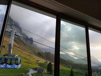 20200912 Die Säntisbahn schwebt vor dem Schlafzimmerfenster vorbei