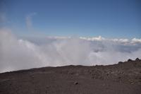 Blick vom Ätna auf das Wolkenmeer Siziliens