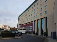 unser Bus kann direkt am Hotel parken