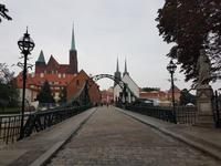 vor der Fußgängerbrücke zur Dominsel