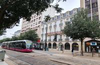 Direkte Straßenbahnanbindung vor dem Hotel