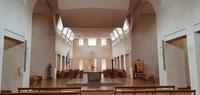In der sehr modernen Klosterkirche von Citaux