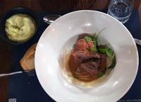 Schweineschulter in Bier-Honigsoße
