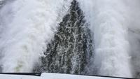 mit 2 x 1500 PS schießen pro Sekunde6000 Liter Wasser durch