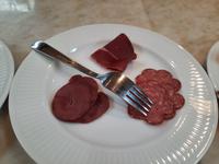 Kulinarische Stadtführung mit Jessica - Verkostung von weiteren Spezialitäten in der Saluhall... (Elch- und Rentierwurst)