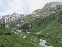 Fahrt mit der Furka-Dampfbahn - Blick nach Gletsch mit der Grimsel-Passstraße