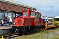 Mit der Inselbahn vom Hafen Langeoog in den Ort Langeoog