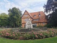 Denkmal der nach Celle verbannten dänischen Königin Caronline Mathilde, Französischer Garten