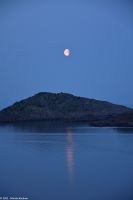 Mond über den Lofoten
