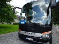 Wir auf Tour vor Schloss Modave