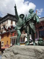 Chamonix, Denkmal Naturforscher Saussure mit Bergführer Balmat